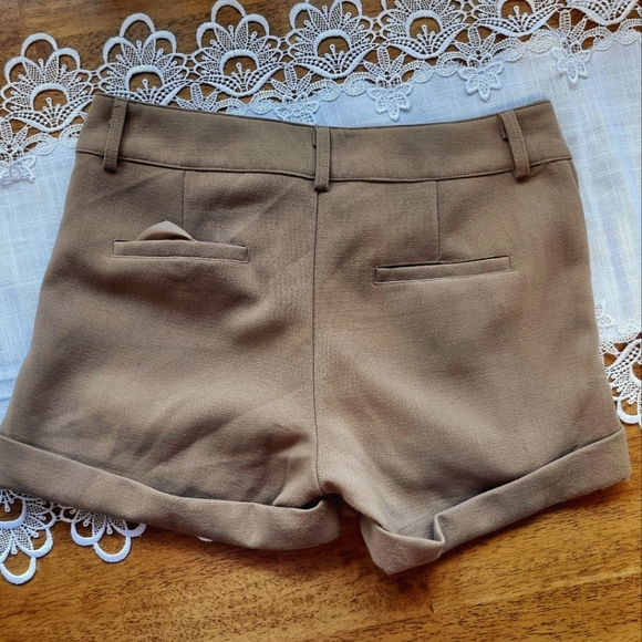 Tobi Tan Dress Shorts - Picture 4 of 7